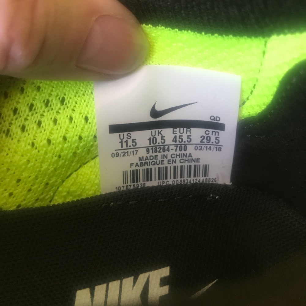 Men’s Nike Air Zoom Mariah Flyknit Racer Volt - Picture 7 of 8